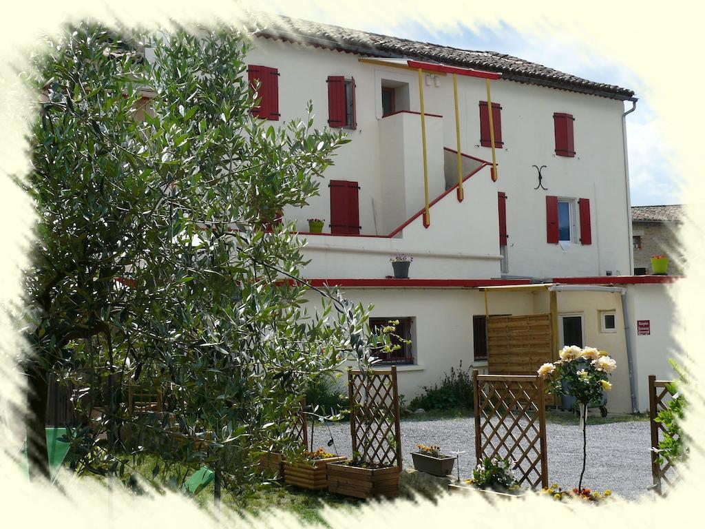 Auberge De La Couronne Lablachere Exterior photo